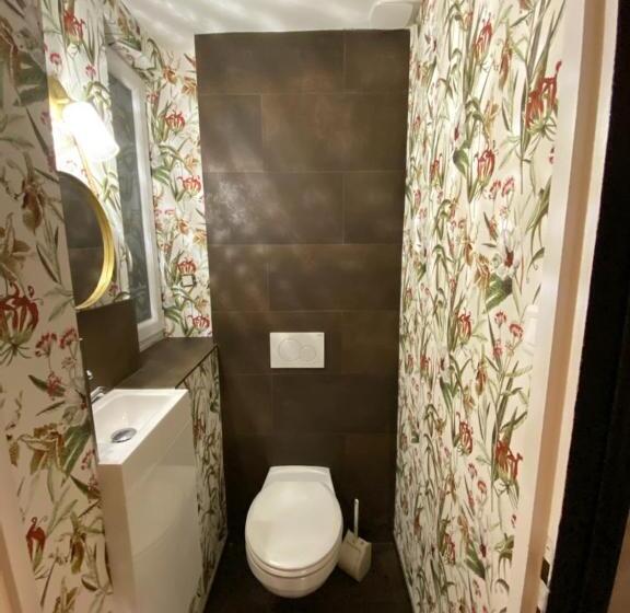 Standard Værelse, A La Villa Perroy Les Chambres Sont Spacieuses Et Les Petit Déjeuners Offerts