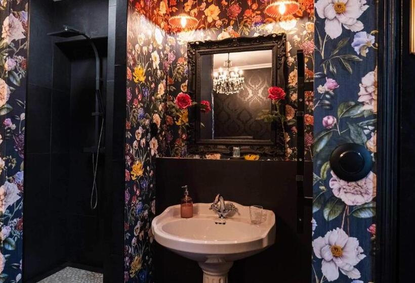 Superior Værelse, A La Villa Perroy Les Chambres Sont Spacieuses Et Les Petit Déjeuners Offerts