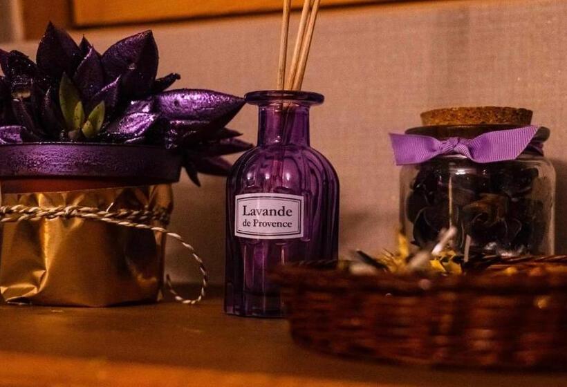 Standard 4 Pers. Værelse, A La Villa Perroy Les Chambres Sont Spacieuses Et Les Petit Déjeuners Offerts