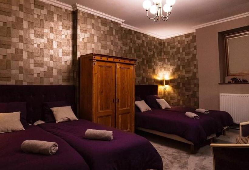Четырехместный Номер Стандарт, A La Villa Perroy Les Chambres Sont Spacieuses Et Les Petit Déjeuners Offerts