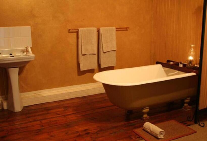 חדר משפחתי, Bredasdorp Square