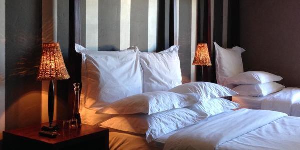 חדר משפחתי, Bredasdorp Square