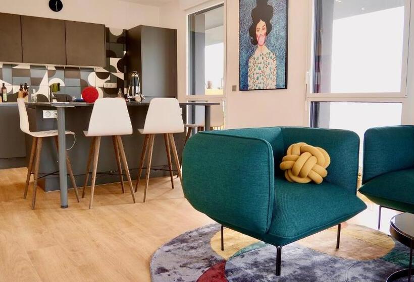 Апартаменты 1 Спальня с Террасой, Chambre D Hôtes Sur île De Nantes