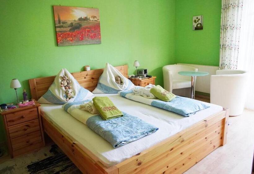 Номер Стандарт с Балконом, Gästehaus Strini