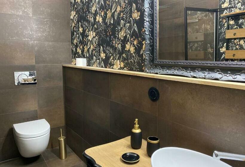 Номер Deluxe с Балконом, A La Villa Perroy Les Chambres Sont Spacieuses Et Les Petit Déjeuners Offerts