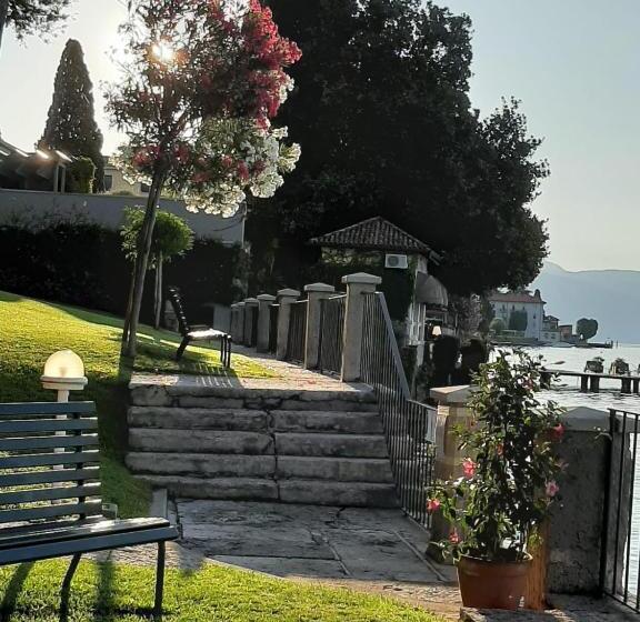 Студия Стандарт, Bethel House