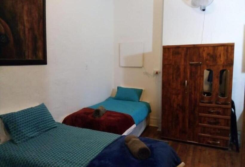 اتاق استاندارد سه نفره, Reis N Rus