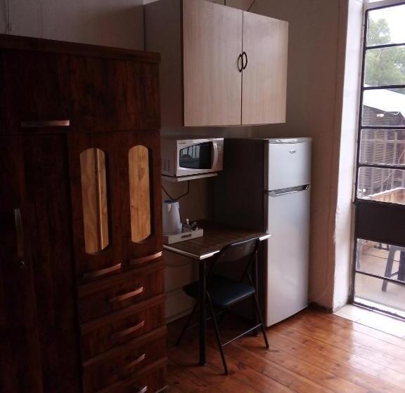 اتاق استاندارد سه نفره, Reis N Rus