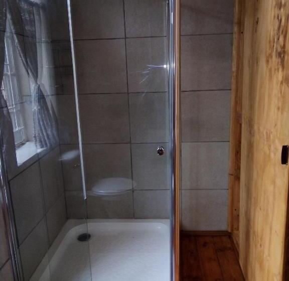 اتاق استاندارد سه نفره, Reis N Rus