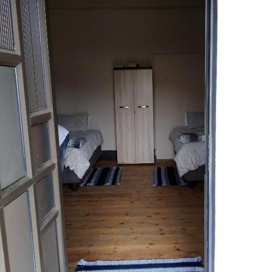 اتاق استاندارد چهار تخته, Reis N Rus