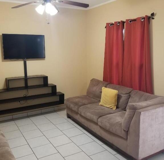 דירת שני חדרים, Sea Rock