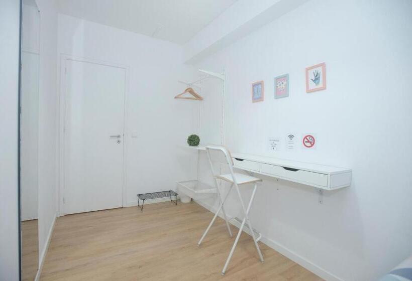 اتاق استاندارد با سرویس بهداشتی مشترک, Porto Automatic