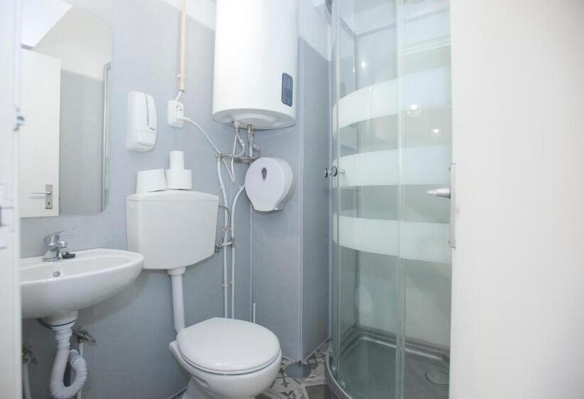 اتاق استاندارد با سرویس بهداشتی مشترک, Porto Automatic