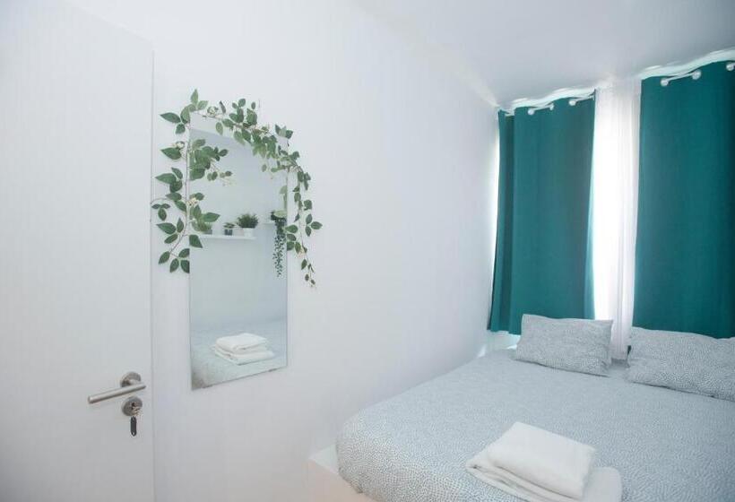 اتاق استاندارد با سرویس بهداشتی مشترک, Porto Automatic