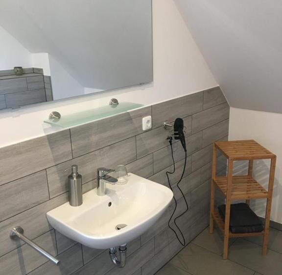 غرفة قياسية فردية, Gäste Und Messezimmer Adelheidsdorf