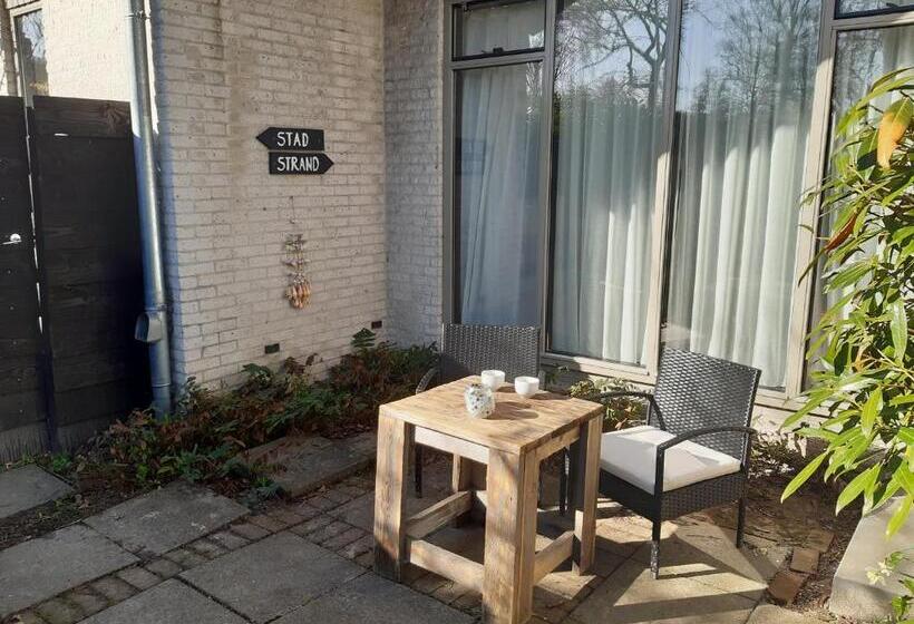 اتاق لوکس, Stad & Strand Studio