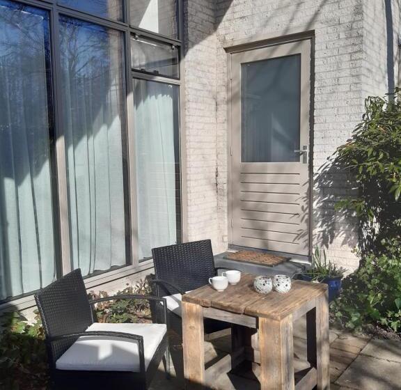 اتاق لوکس, Stad & Strand Studio