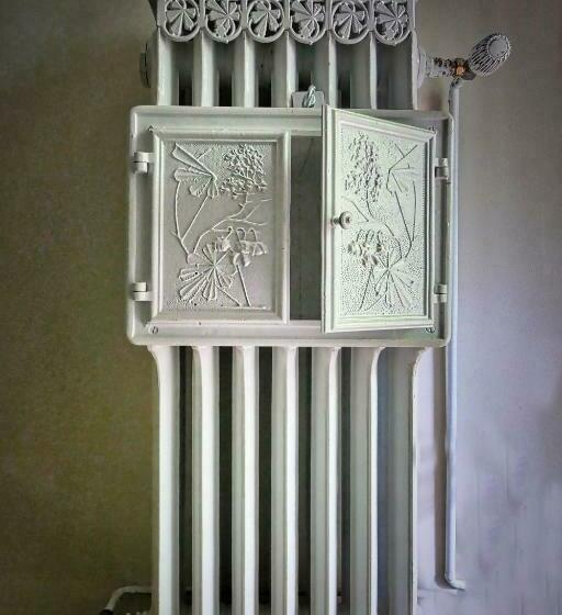 شقة غرفة واحدة, Pension Chapeau