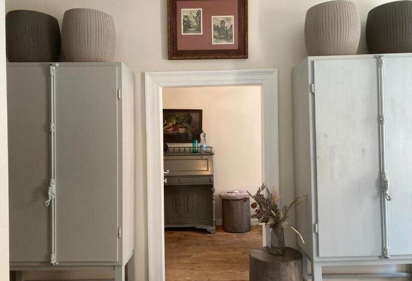 غرفة قياسية, Pension Chapeau