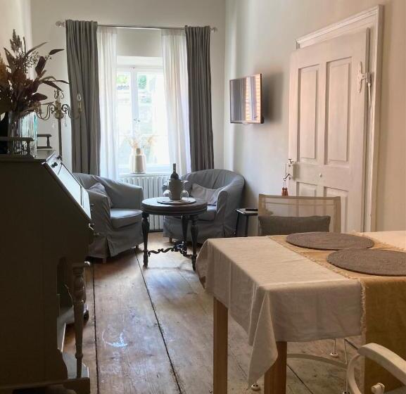 غرفة قياسية, Pension Chapeau