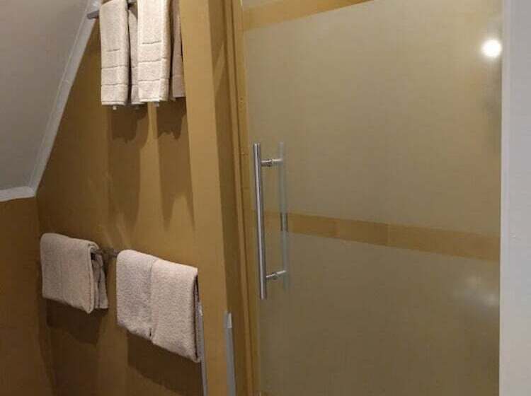 Четырехместный Номер Стандарт, Canalview Hotel Ter Reien