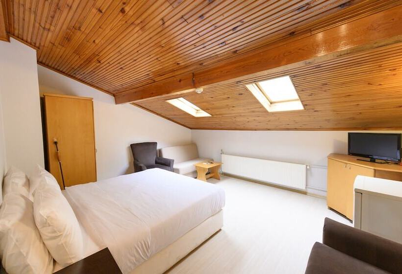 חדר פנטהאוז, Entes Apart