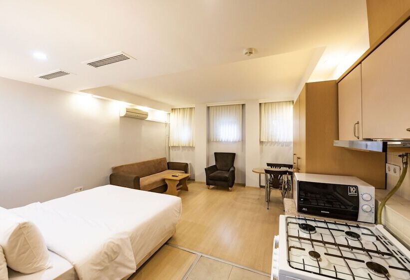 דירת חדר בקומת קרקע, Entes Apart