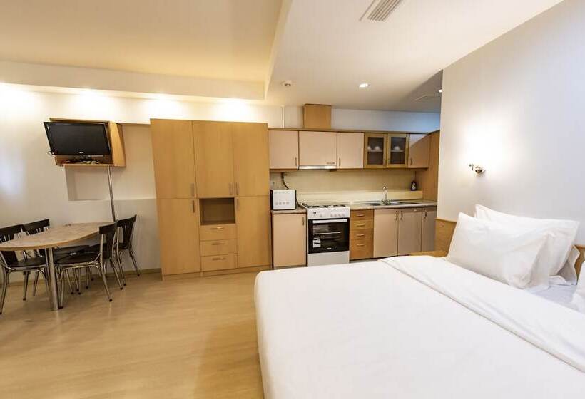 דירת חדר בקומת קרקע, Entes Apart