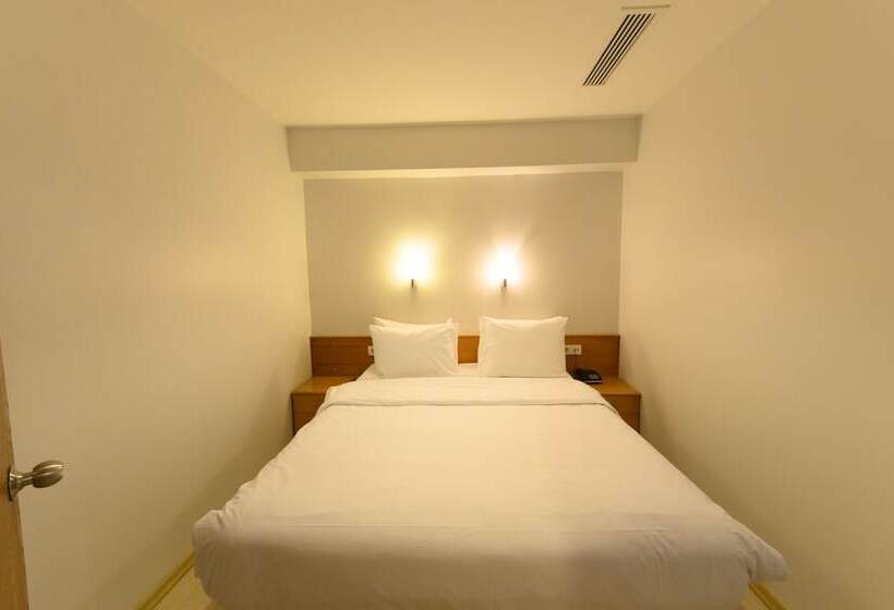 דירת חדר בקומת קרקע, Entes Apart