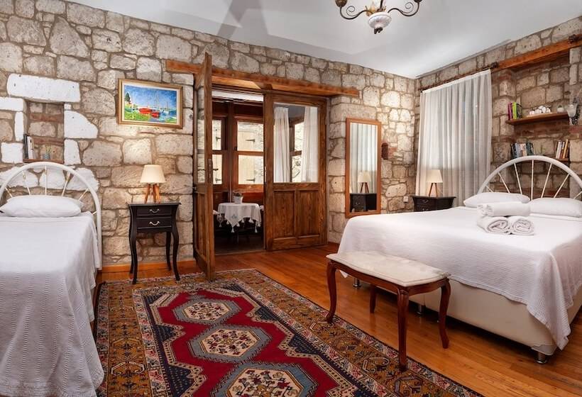 اتاق استاندارد سه نفره, Flores Hotel Alacati