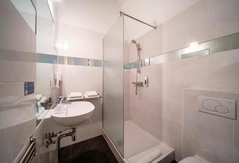 غرفة قياسية مزوَّدة بتراس, H2otel Rotterdam