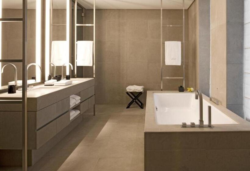 سوییت جونیور, Armani Hotel Milano