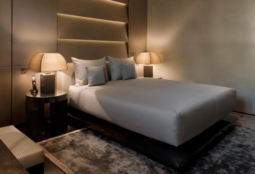 سوییت جونیور با بالکن, Armani Hotel Milano
