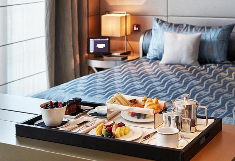 سوئیت با چشمانداز, Armani Hotel Milano