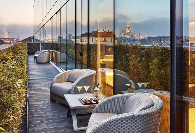 سوئیت با چشم‌انداز, Armani Hotel Milano