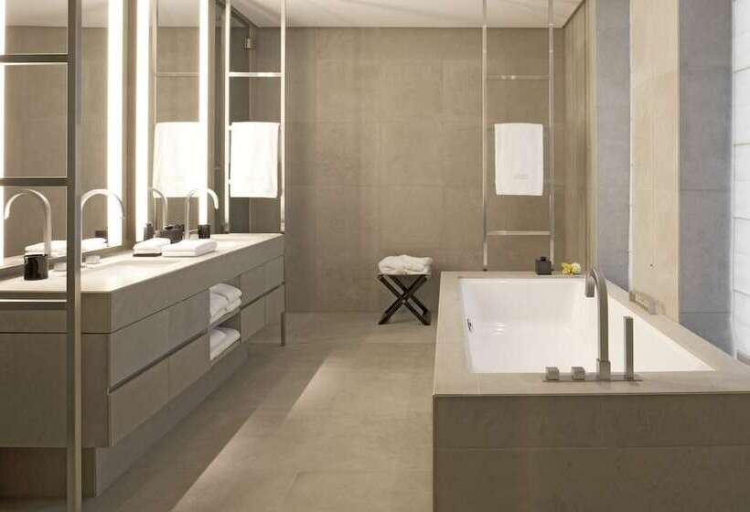 سوئیت با چشمانداز, Armani Hotel Milano