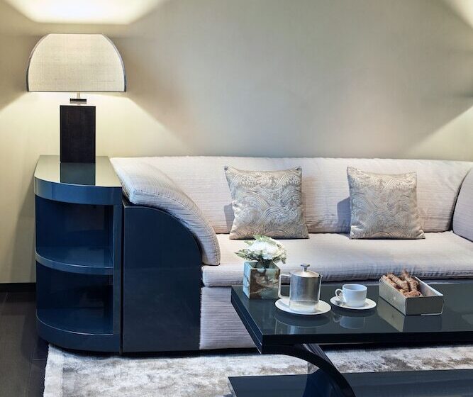 سوییت جونیور با بالکن, Armani Hotel Milano