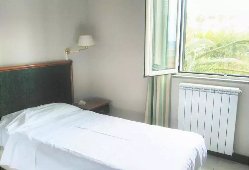 اتاق استاندارد سه نفره, Baia Del Sole