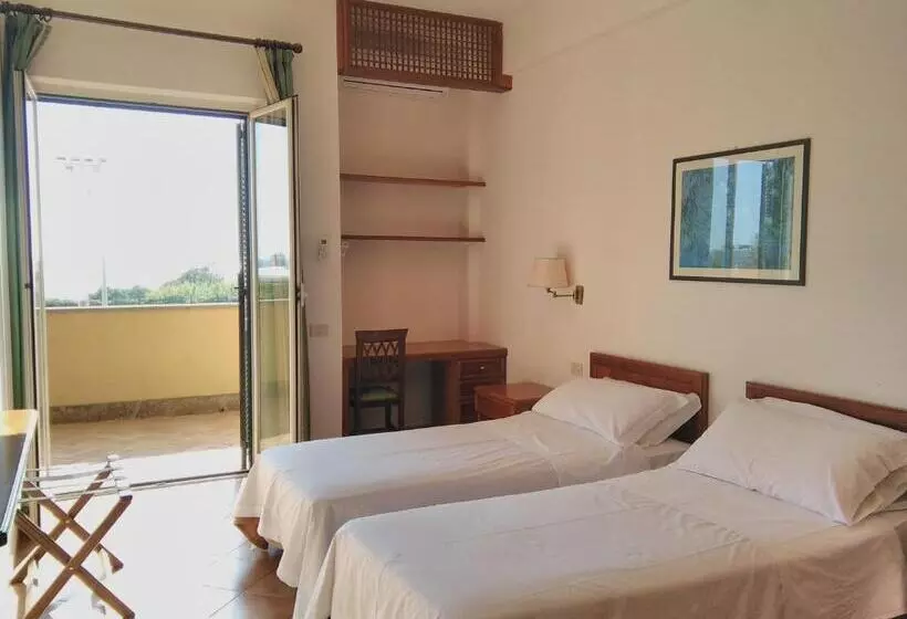 اتاق استاندارد سه نفره, Baia Del Sole