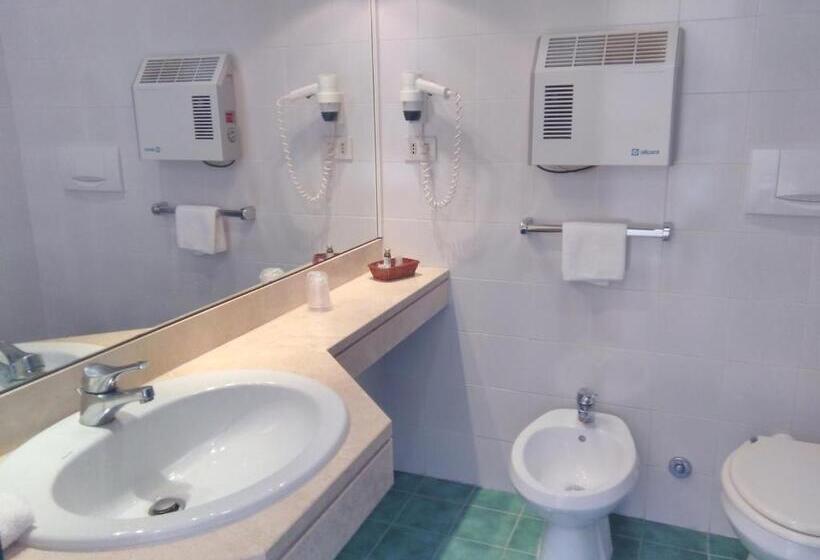 غرفة قياسية رباعية, Baia Del Sole