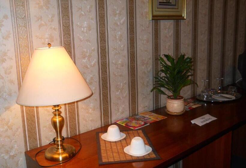 اتاق استاندارد, Diplomat Apart