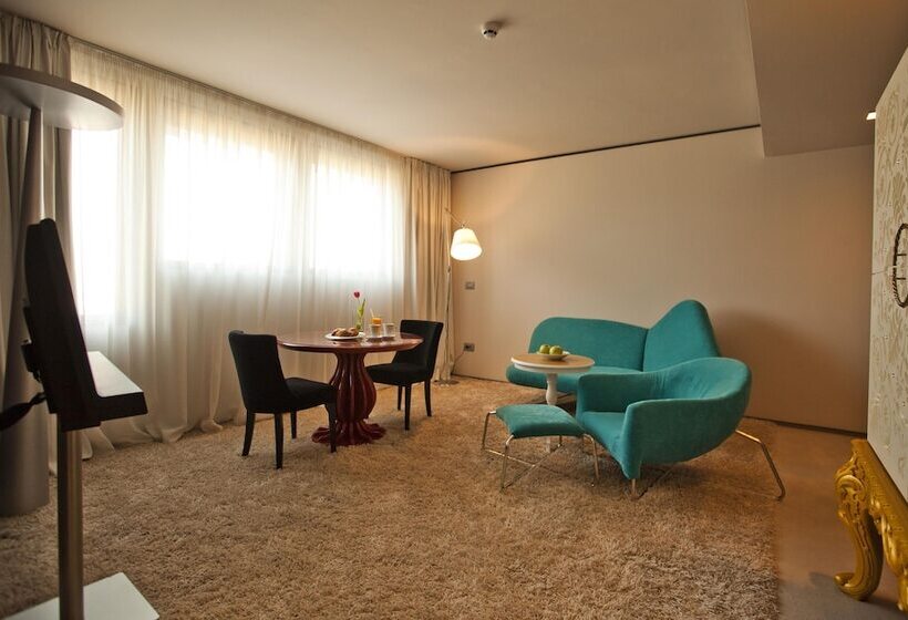 ジュニアスイート, Graffit Gallery Design