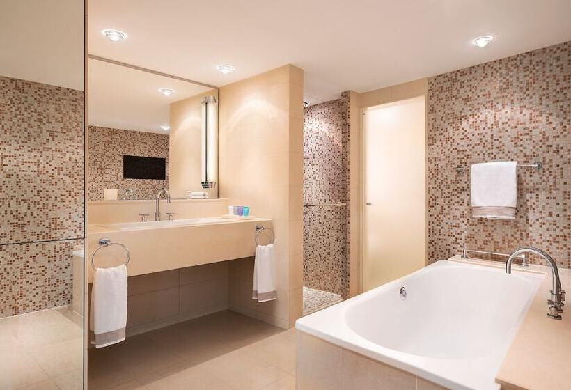 جناح جونيور, Jw Marriott Hotel Frankfurt