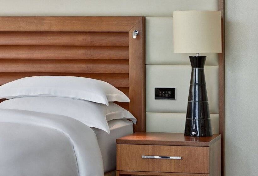 جناح جونيور, Jw Marriott Hotel Frankfurt