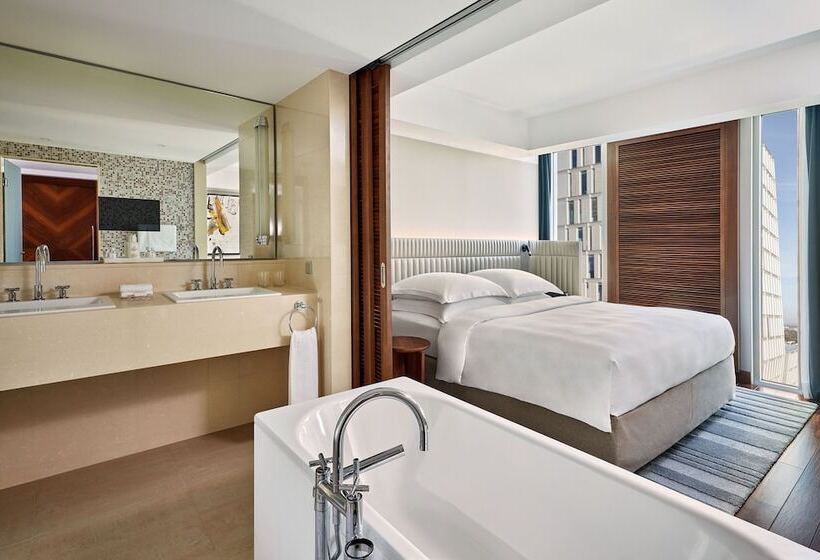 جناح جونيور, Jw Marriott Hotel Frankfurt