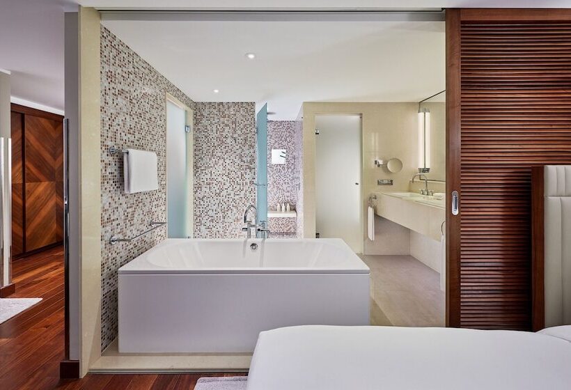 جناح جونيور, Jw Marriott Hotel Frankfurt