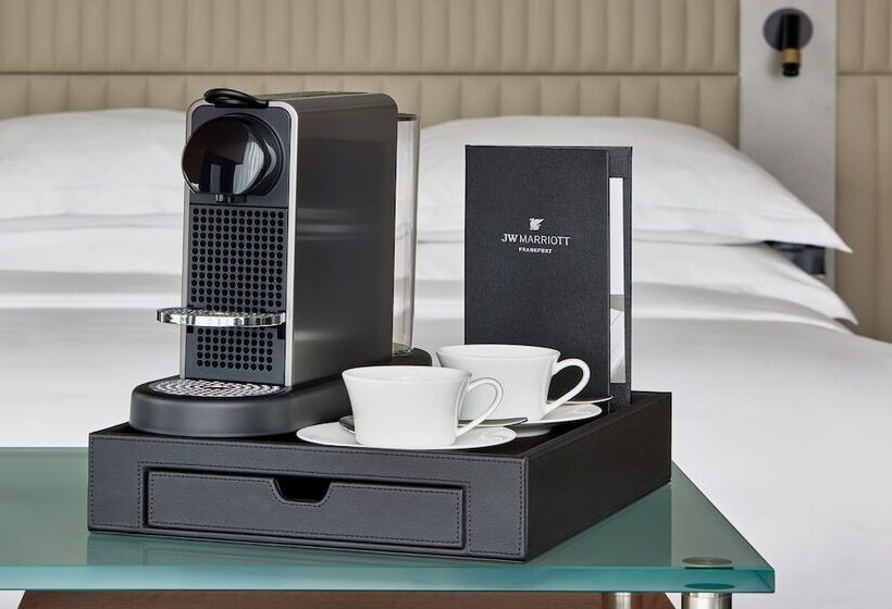 جناح جونيور, Jw Marriott Hotel Frankfurt