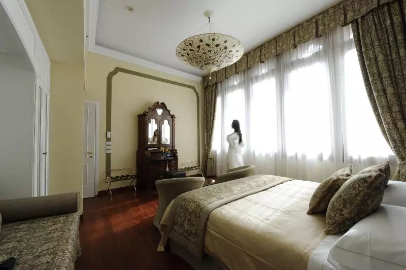 اتاق لوکس, Le Isole