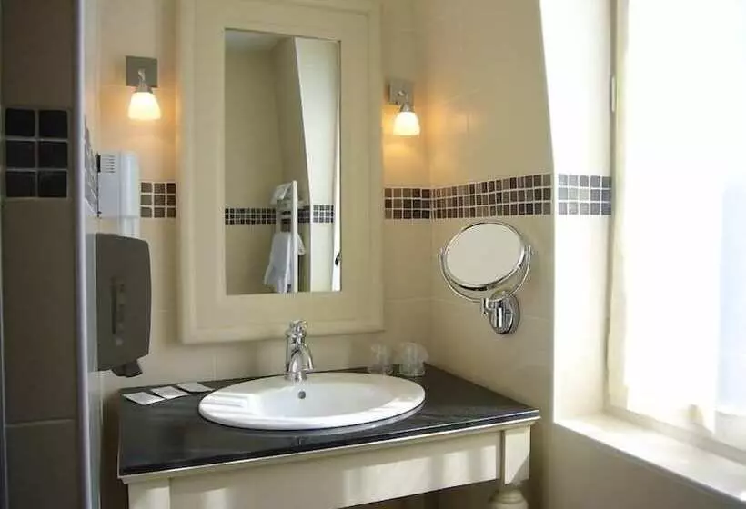 コンフォートルーム, Logis Hotel, Restaurant Et Spa Le Relais De Broceliande