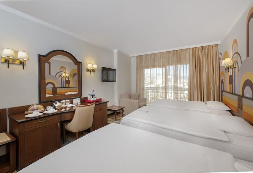 اتاق لوکس سه تخته, Megasaray Westbeach Antalya